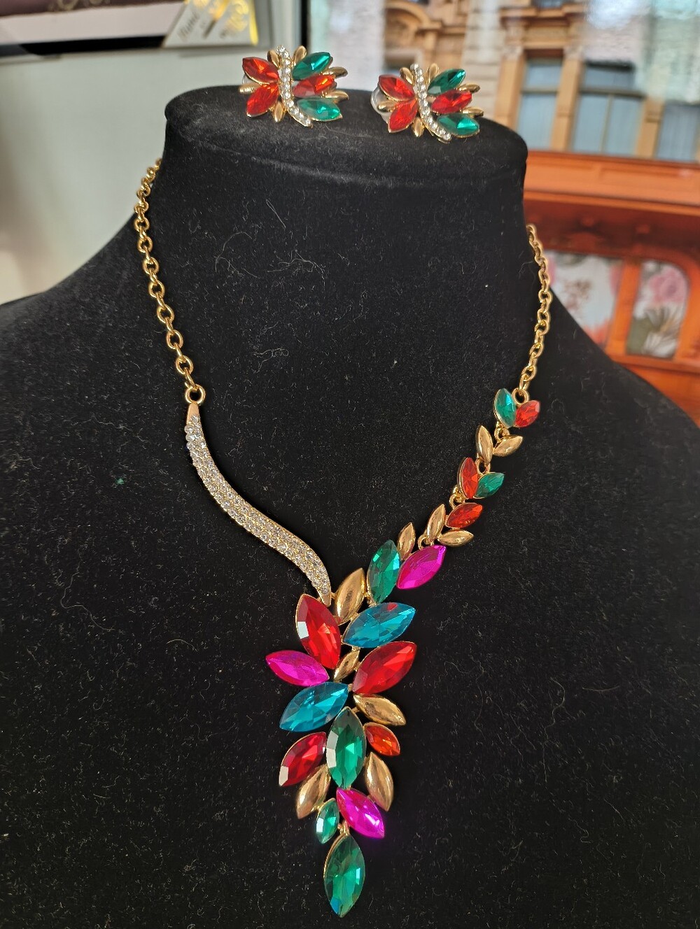 Multicolor Crystal Leaf Pendant Necklace and Stud Earrings Set